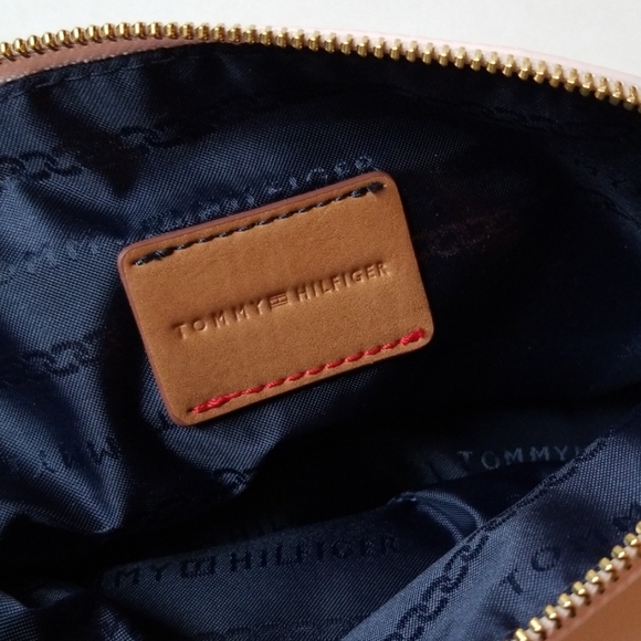 Tommy Hilfiger Flag Logo Light Pink Cosmetic Bag - Picture 7 of 8